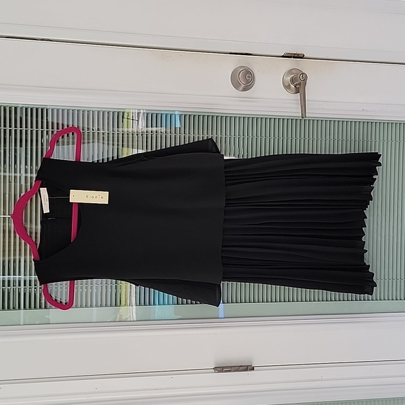Elodie Dresses & Skirts - Elodie Black Chiffon Pleated Dress Sz M
